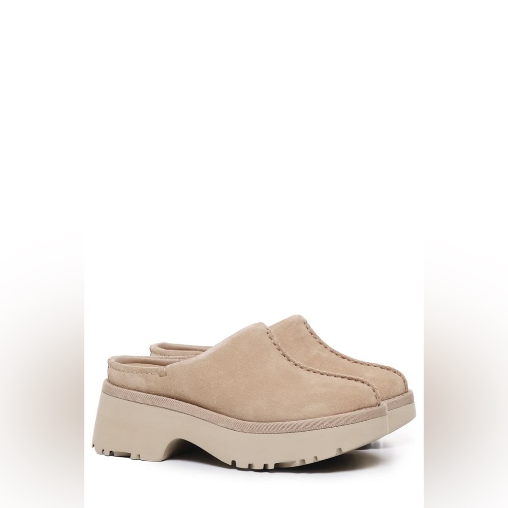 NWOB UGG Suede New Heights Platform Slip On Block Heel Slides Sand Sz 8